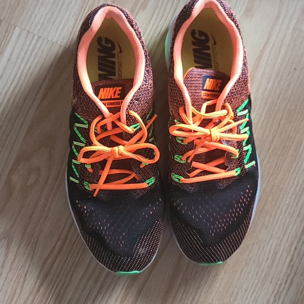 Nike men's zoom vomero 10 sneakers. Size 12